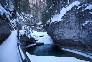 canada-ice-hike.jpg